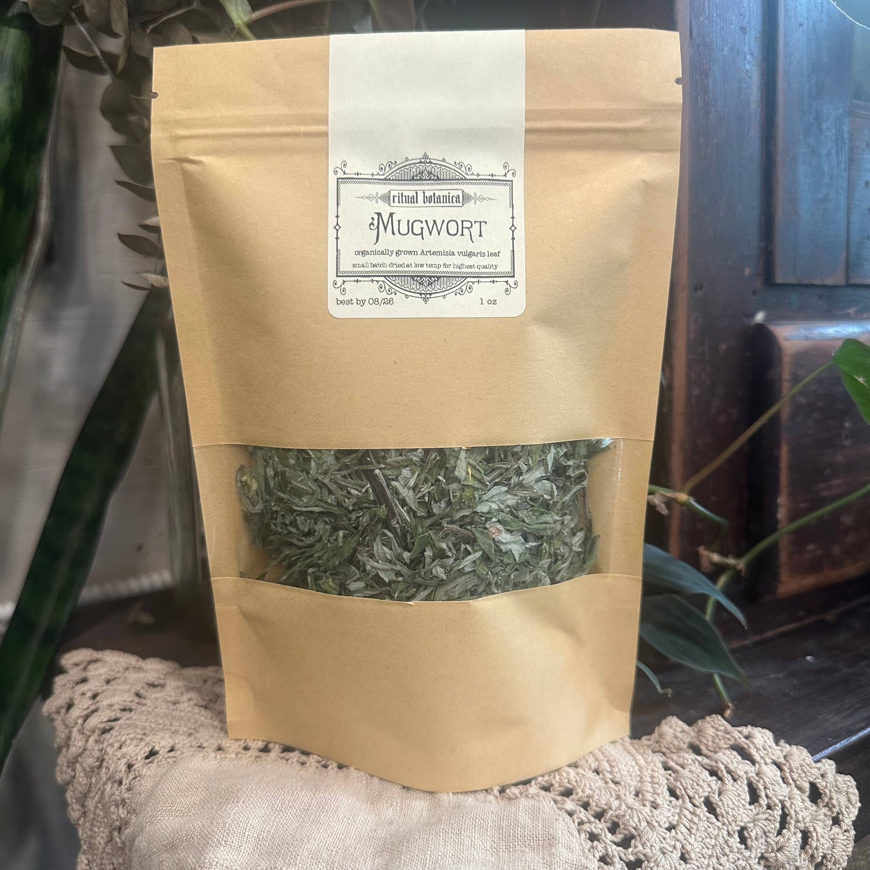 Mugwort // dried herb